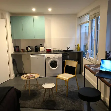 Cite Pilleux - Charming In A Flowery Pedestrian Lane Apartment